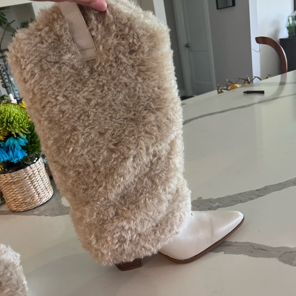 Brand new never worn faux fur foldover boot pointed toe, stacked block heel - Picture 6 of 12